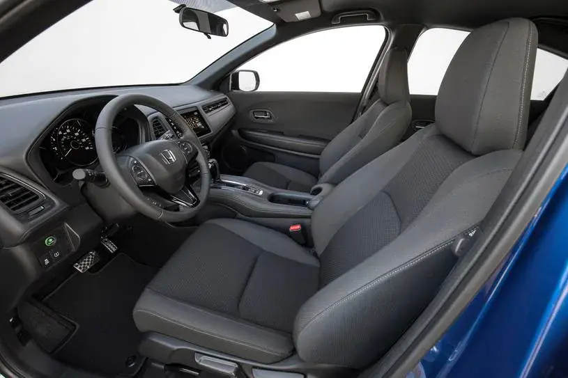 المقاعد الأمامية لسيارة هوندا HR-V 2022