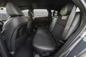 المقاعد الخلفية لسيارة هيونداي توسان 2022