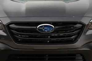 الشبكة الأمامية لسيارة سوبارو أوت باك 2022‎‎