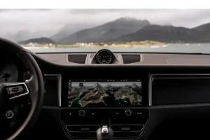 شاشة بورش ماكان 2022