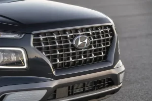 الشبكة الأمامية لسيارة هيونداي فينيو 2022
