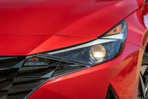 الكشاف الأمامي لسيارة هيونداي النترا 2022