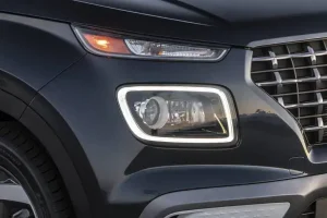 الكشاف الأمامي لسيارة هيونداي فينيو 2022