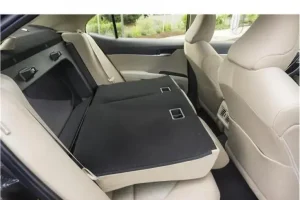 طي المقاعد الخلفية لسيارة تويوتا كامري 2022