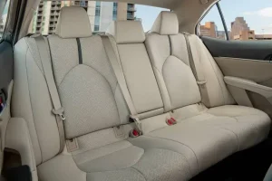 المقاعد الخلفية لسيارة تويوتا كامري 2022