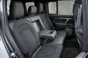 مقاعد لاند روفر ديفندر 2022 1