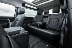 مقاعد لاند روفر ديفندر 2022 2