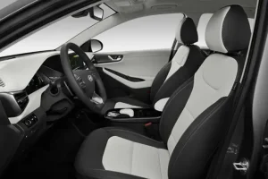 المقاعد الأمامية لسيارة هيونداي أيونيك 2022