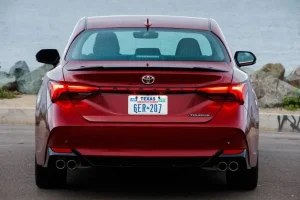 خلفية تويوتا أفالون 2022