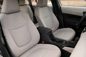 المقاعد الأمامية لسيارة تويوتا كورولا كروس 2022‎‎