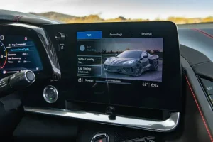 شاشة شيفروليه كورفيت 2022