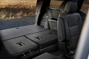 طي مقاعد الصف الثالث لسيارة شيفروليه ترافيرس 2022
