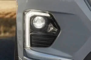 مصابيح شيفروليه ترافيرس 2022 الأمامية