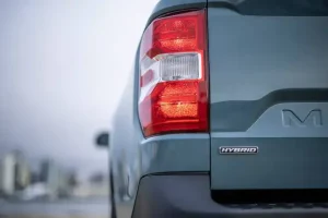 مصابيح فورد مافريك 2022‎‎ الخلفية