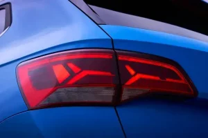 المصابيح الخلفية لسيارة فولكس فاجن تاوس 2022