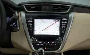 شاشة نيسان مورانو 2022