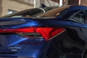 مصابيح تويوتا أفالون هايبرد 2022‎‎ الخلفية