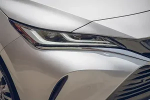 مصابيح تويوتا فينزا 2022‎‎ الأمامية