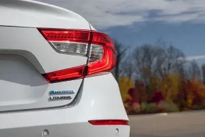 مصابيح هوندا أكورد هايبرد 2022‎‎ الخلفية