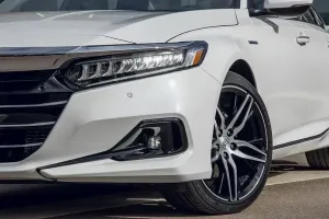 مصابيح هوندا أكورد هايبرد 2022‎‎ الأمامية