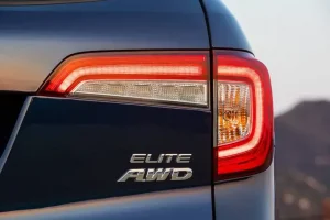 مصابيح هوندا بايلوت 2022‎‎ الخلفية