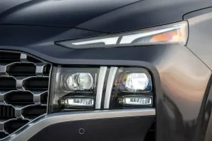 مصابيح سانتا في هايبرد 2022‎‎ الأمامية