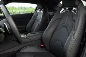 مقاعد تويوتا سوبرا 2022 الأمامية