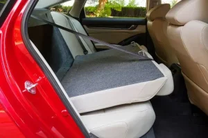 طي مقاعد هوندا أكورد هايبرد 2022‎‎ الخلفية