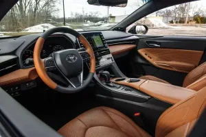 مقصورة تويوتا أفالون هايبرد 2022‎‎