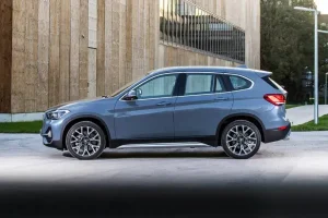 جانب بي ام دبليو X1 2022