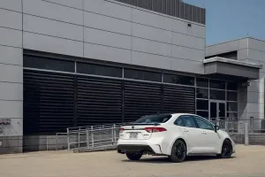 جانب تويوتا كورولا هايبرد 2022