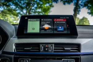 شاشة بي ام دبليو X1 2022