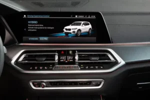 شاشة بي إم دبليو X5 2022