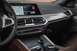 شاشة بي ام دبليو X6 2022