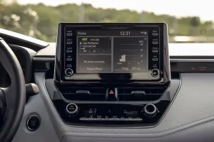 شاشة تويوتا كورولا هايبرد 2022