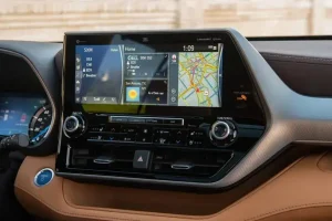 صندوق شاشة تويوتا هايلاندر هايبرد 2022