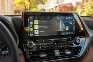 شاشة تويوتا هايلاندر هايبرد 2022