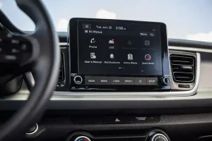 شاشة كيا ريو 2022