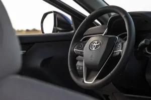 عجلة قيادة تويوتا كامري هايبرد 2022