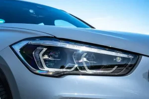 مصابيح بي ام دبليو X1 2022 الأمامية