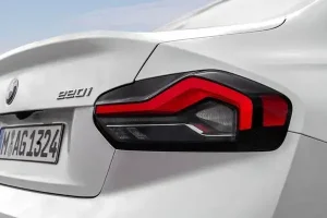 مصابيح بي ام دبليو الفئة الثانية 2022 الخلفية