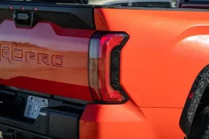 مصابيح تويوتا تندرا 2022 الخلفية