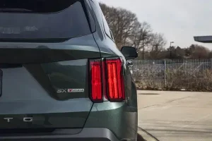 مصابيح كيا سورينتو 2022 الخلفية