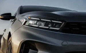 مصابيح كيا سيراتو 2022 الأمامية