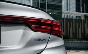 مصابيح كيا سيراتو 2022 الخلفية