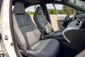 مقاعد تويوتا كورولا هايبرد 2022 الأمامية