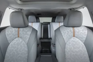 مقاعد تويوتا هايلاندر هايبرد 2022