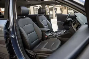 مقاعد كيا نيرو 2022 الأمامية