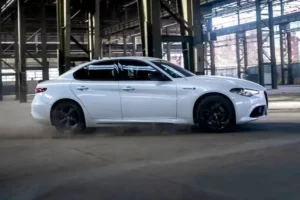 جانب ألفا روميو جوليا 2022