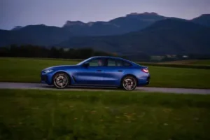 جانب بي ام دبليو i4 2022